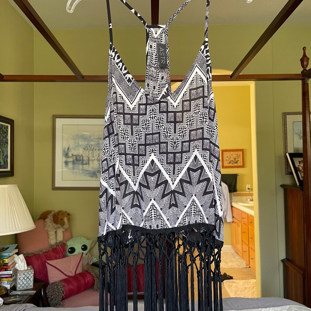 ASTR fun fringe top, size M, black and white